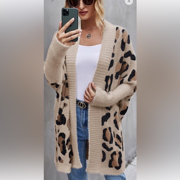 B176🤎Sassy long open cardigan in tan w/large leopard pattern🤎 Gr8 4 day2date! - Picture 1 of 7